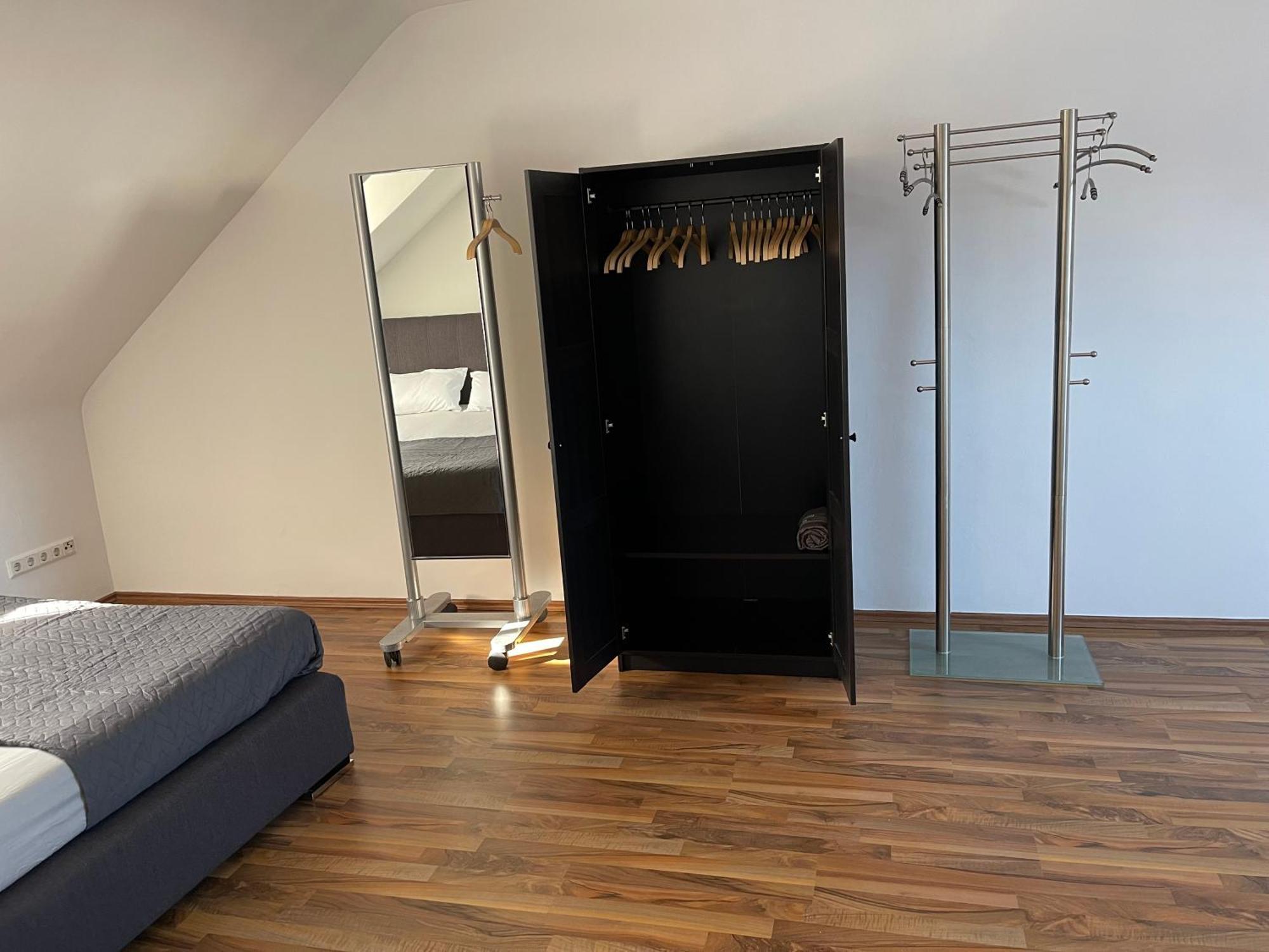 Geraeumige 3-Zimmer-Ferienwohnung Im Herzen Von Касел Екстериор снимка