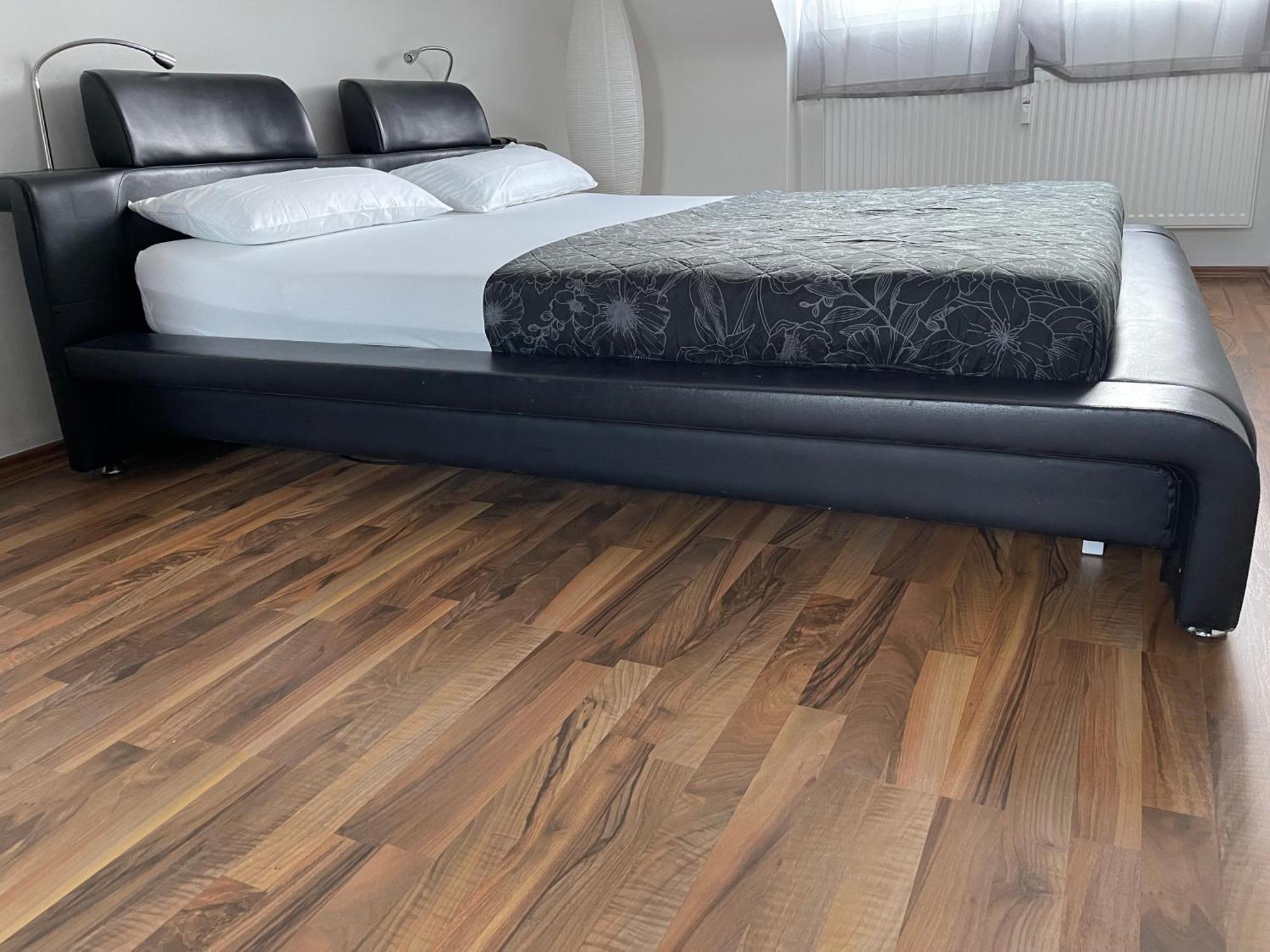 Geraeumige 3-Zimmer-Ferienwohnung Im Herzen Von Касел Екстериор снимка
