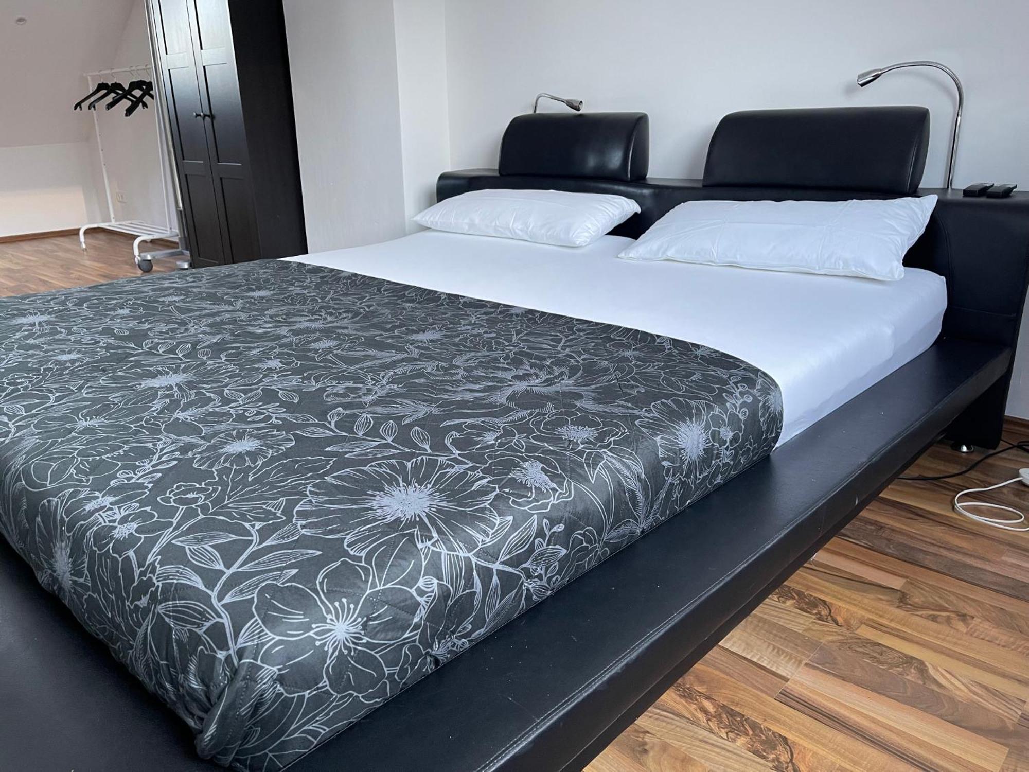 Geraeumige 3-Zimmer-Ferienwohnung Im Herzen Von Касел Екстериор снимка