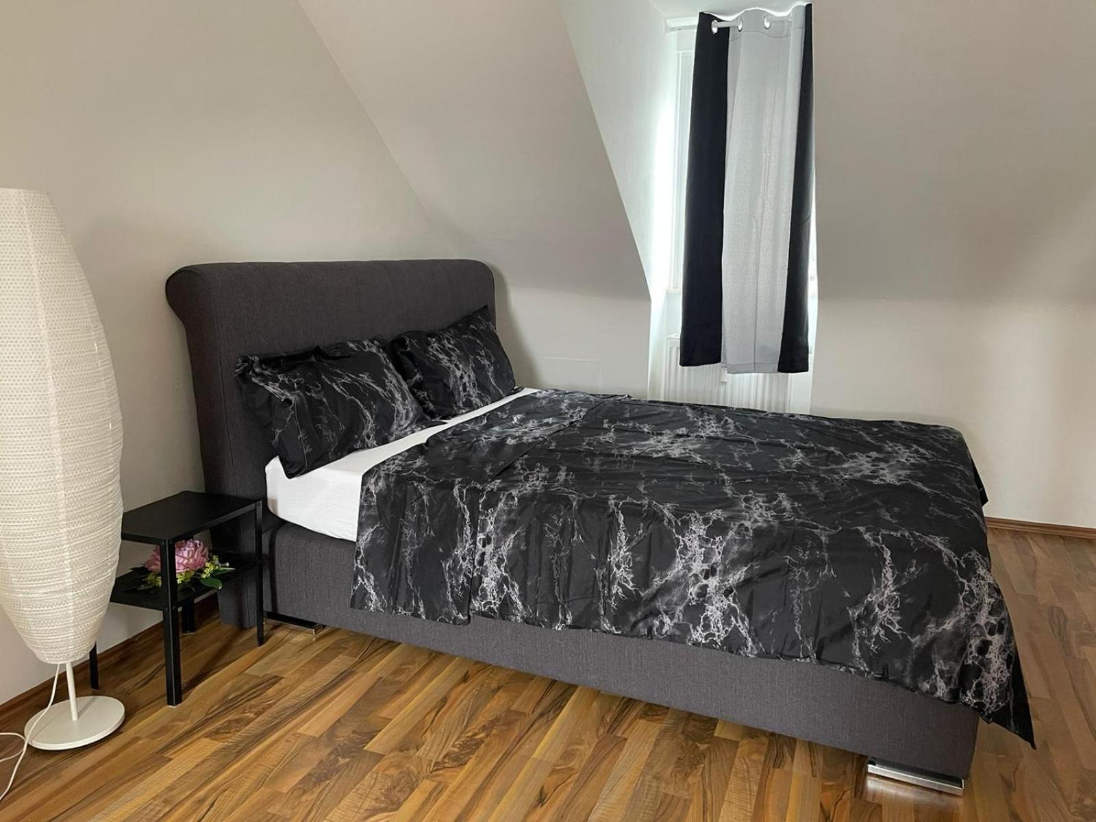 Geraeumige 3-Zimmer-Ferienwohnung Im Herzen Von Касел Екстериор снимка