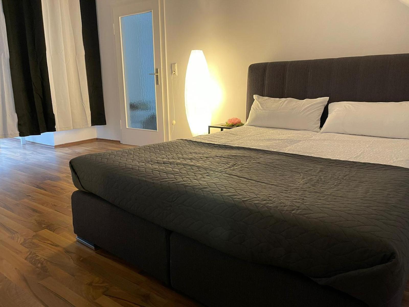 Geraeumige 3-Zimmer-Ferienwohnung Im Herzen Von Касел Екстериор снимка