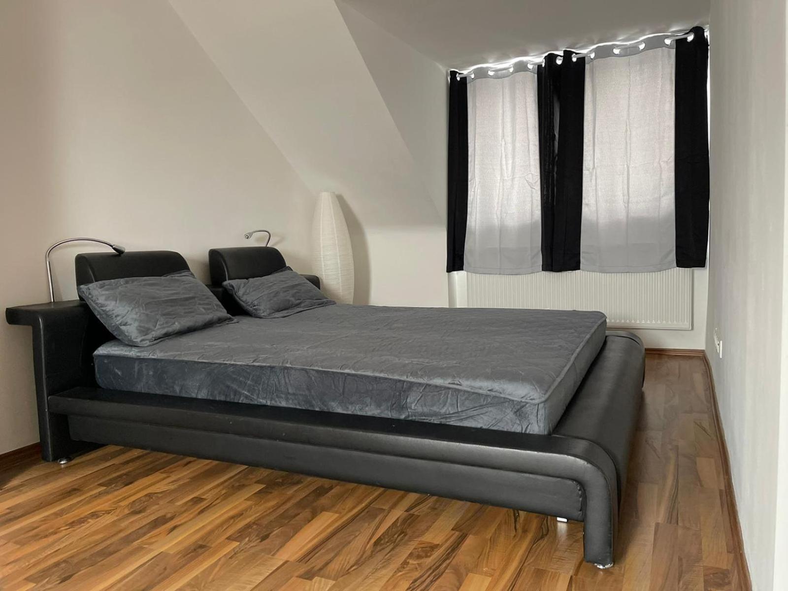 Geraeumige 3-Zimmer-Ferienwohnung Im Herzen Von Касел Екстериор снимка