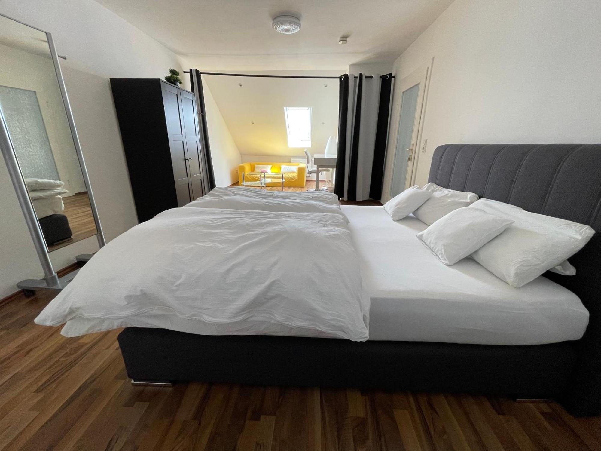 Geraeumige 3-Zimmer-Ferienwohnung Im Herzen Von Касел Екстериор снимка