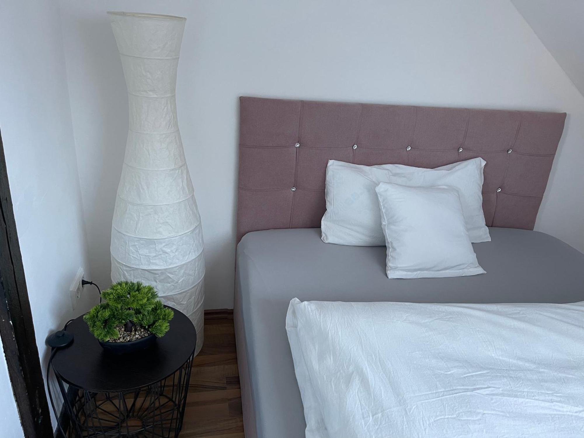Geraeumige 3-Zimmer-Ferienwohnung Im Herzen Von Касел Екстериор снимка